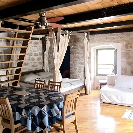 Seaside In * Betina (Sibenik-Knin)